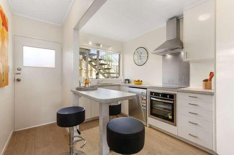 Photo of property in 2/23b Hillsborough Road, Hillsborough, Auckland, 1042