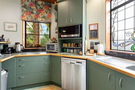 Photo of property in 15b Harrybrook Road, Green Bay, Auckland, 0604