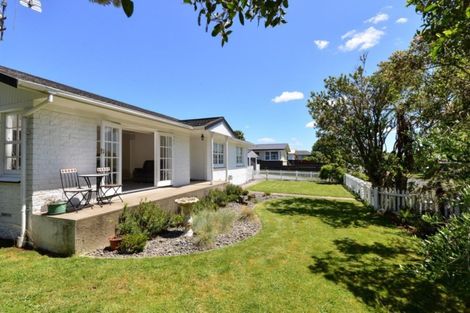 Photo of property in 1 Kohekohe Place, Pukete, Hamilton, 3200
