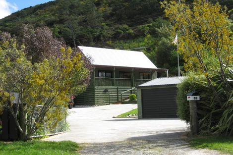 Photo of property in 17 Garden Terrace, Picton, 7220