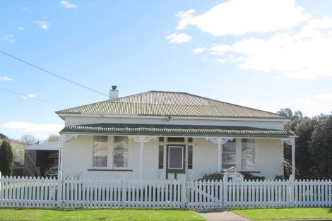 Photo of property in 16 Robert Street, Marton, 4710