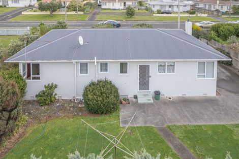 Photo of property in 16 Laird Street, Castlecliff, Whanganui, 4501