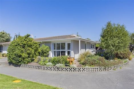 Photo of property in 2/5 Sarabande Avenue, Redwood, Christchurch, 8051