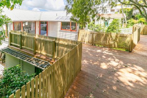 Photo of property in 25 Central Terrace, Kelburn, Wellington, 6012