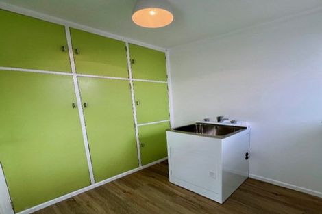 Photo of property in 6 Hurley Place, Kelston, Auckland, 0602