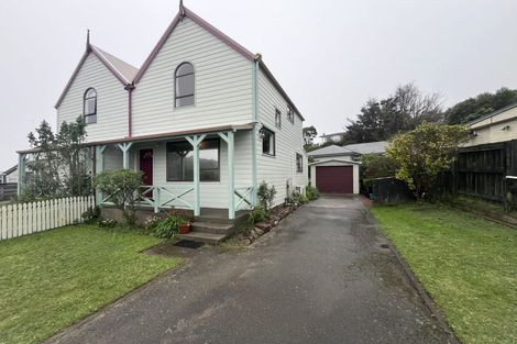 Photo of property in 7b Ladbrooke Drive, Newlands, Wellington, 6037