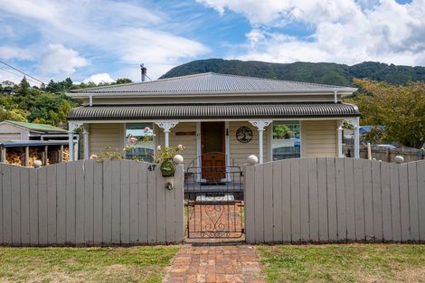 Photo of property in 47 Kent Street, Picton, 7220