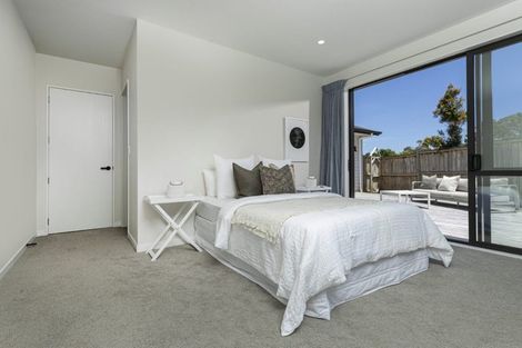Photo of property in 1 Mcindoe Road, Kumeu, 0810