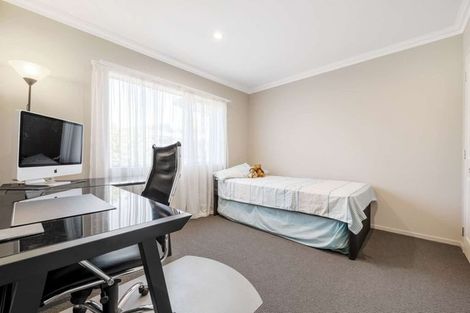 Photo of property in 9 Jomard Terrace, Northcross, Auckland, 0632