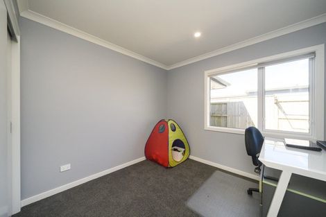 Photo of property in 126 Johnstone Drive, Fitzherbert, Palmerston North, 4410
