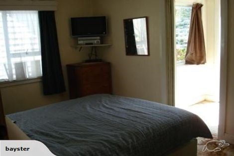 Photo of property in 28 Melbourne Road, Island Bay, Wellington, 6023