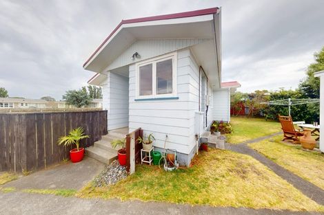 Photo of property in 21 Gibbons Crescent, Castlecliff, Whanganui, 4501