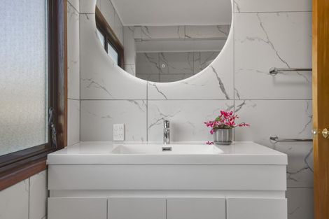 Photo of property in 205 Whangaparaoa Road, Red Beach, 0932