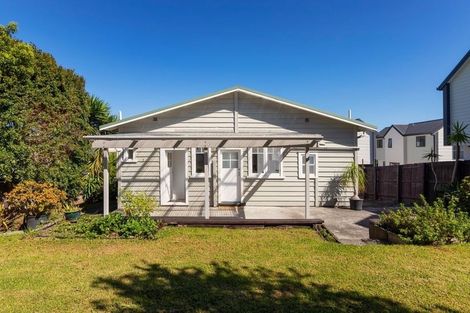 Photo of property in 2/6 Geddes Terrace, Avondale, Auckland, 1026
