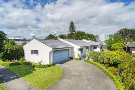 Photo of property in 100 Summerhill Drive, Fitzherbert, Palmerston North, 4410
