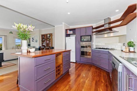 Photo of property in 122 Beach Road, Onerahi, Whangarei, 0110