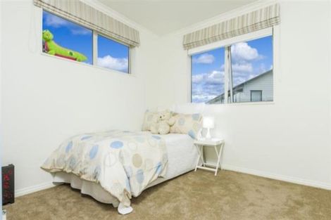 Photo of property in 4 Eastreef Court, Long Bay, Auckland, 0630