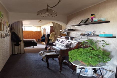 Photo of property in 3 Booralee Avenue, Botany Downs, Auckland, 2010