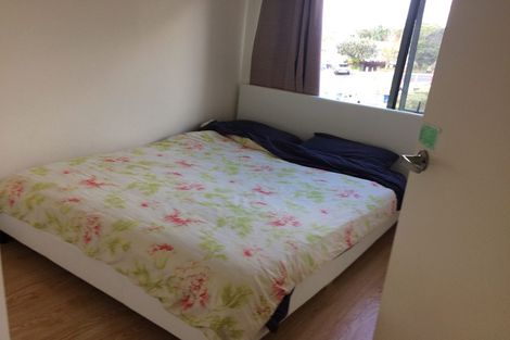 Photo of property in 2/5 Kilham Avenue, Northcote, Auckland, 0627