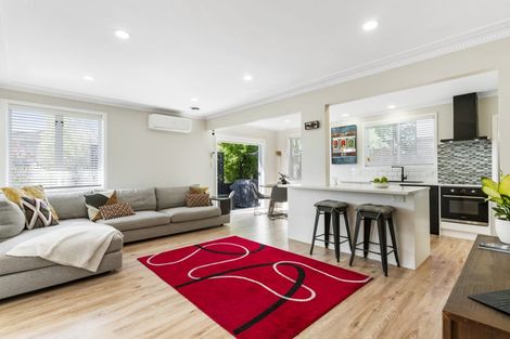 Photo of property in 1/13 Harrybrook Road, Green Bay, Auckland, 0604