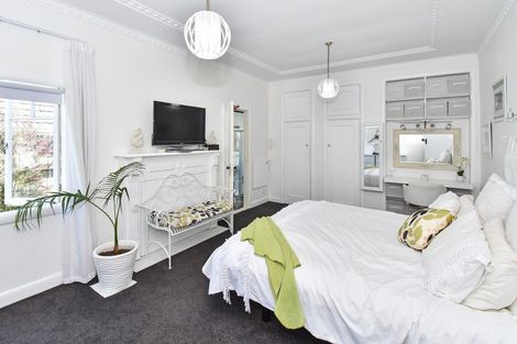 Photo of property in 10 Trentham Road, Papakura, 2110