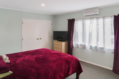 Photo of property in 2/3 Opurere Grove, Tirohanga, Lower Hutt, 5010