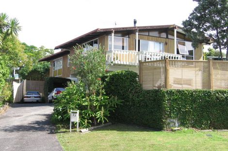 Photo of property in 33 Pakira Avenue, Glendene, Auckland, 0602