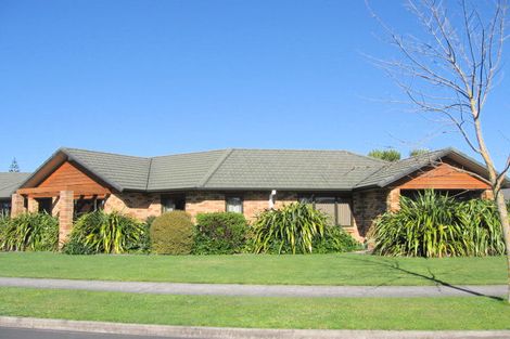Photo of property in 4 Waipuna Place, Rototuna, Hamilton, 3210