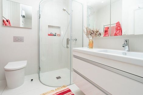 Photo of property in 16 Hawker Street, Mount Victoria, Wellington, 6011