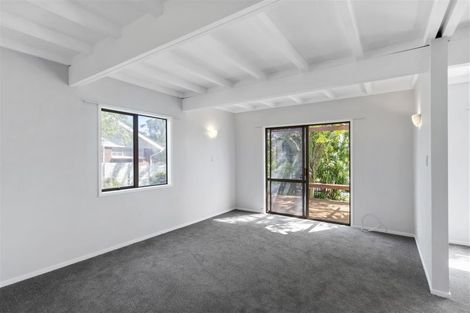 Photo of property in 1/6 Tahinga Street, Northcote, Auckland, 0627