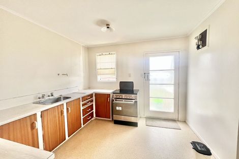 Photo of property in 1/4 Pomaria Road, Henderson, Auckland, 0610