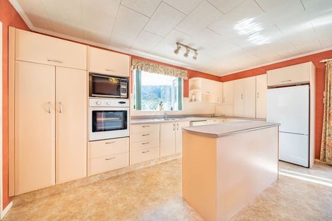 Photo of property in 6 Pencarrow Crescent, Wainuiomata, Lower Hutt, 5014