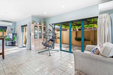 Photo of property in 22 Marguerita Place, West Harbour, Auckland, 0618