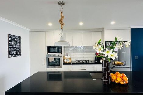 Photo of property in 10 Hopuni Way, Takanini, 2112