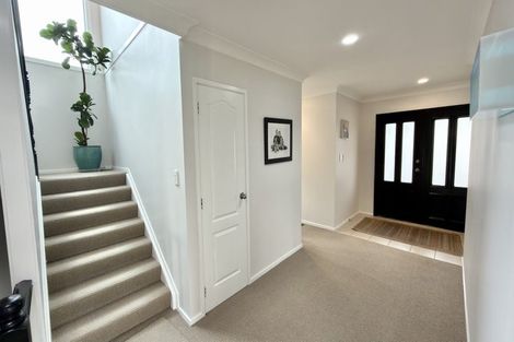 Photo of property in 42 Ravenstone Place, Chatswood, Auckland, 0626