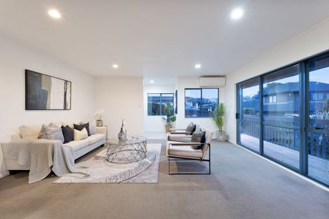 Photo of property in 30 Farquhar Road, Glendene, Auckland, 0602