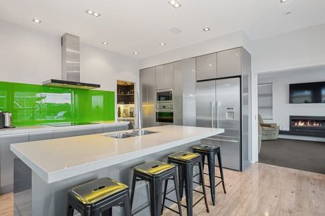 Photo of property in 15 Beechwood Road, Rothesay Bay, Auckland, 0630