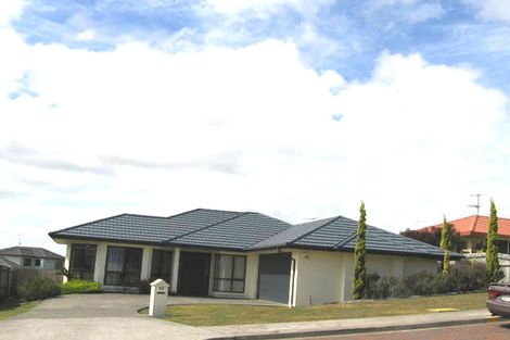 Photo of property in 43 Black Teal Close, Unsworth Heights, Auckland, 0632