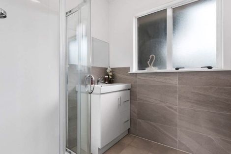 Photo of property in 56 Lynwood Road, New Lynn, Auckland, 0600