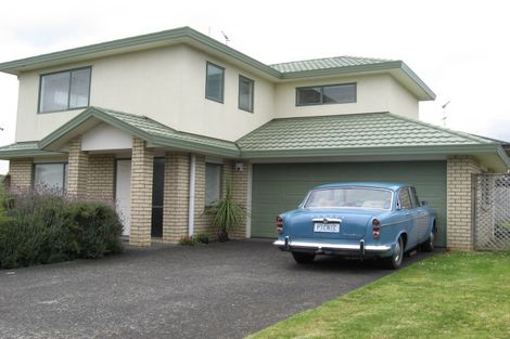Photo of property in 10 Watervista Place, Mangere Bridge, Auckland, 2022