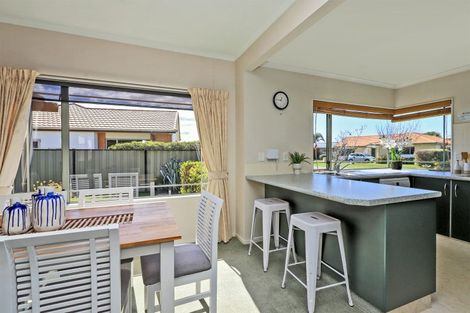 Photo of property in 2 Addington Place, Taradale, Napier, 4112
