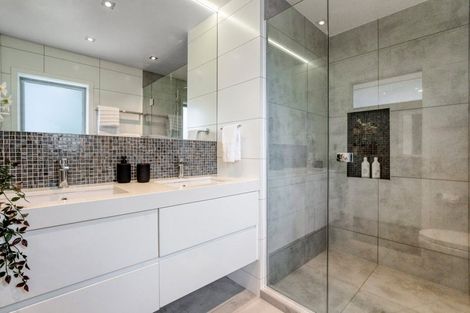 Photo of property in 128 Churchill Road, Rothesay Bay, Auckland, 0630