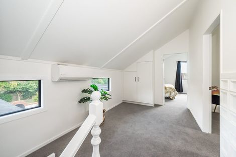 Photo of property in 10 Kakariki Grove, Waikanae, 5036