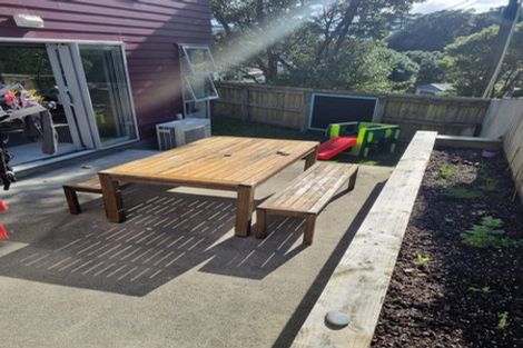 Photo of property in 1/61 Black Rock Road, Newlands, Wellington, 6037