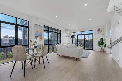 Photo of property in 14b York Road, Papatoetoe, Auckland, 2104