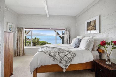 Photo of property in 402 Queens Drive, Lyall Bay, Wellington, 6022