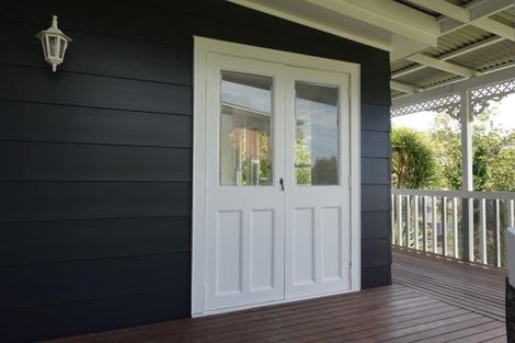 Photo of property in 35 Barker Rise, Northcross, Auckland, 0632