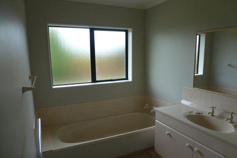 Photo of property in 23 Greenwood Place, Fitzherbert, Palmerston North, 4410