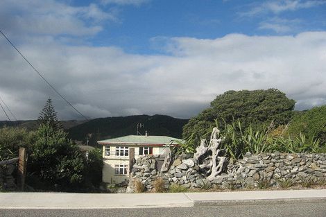 Photo of property in 160 Wellington Road, Paekakariki, 5034