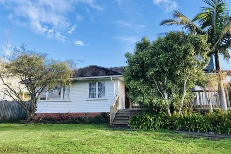 Photo of property in 15 Ayrton Street, Te Atatu South, Auckland, 0610